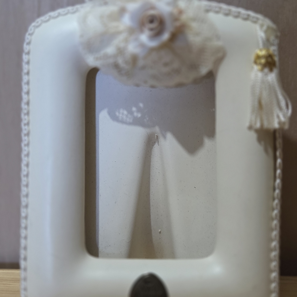 Via Veneto Cream and Gold Frame
